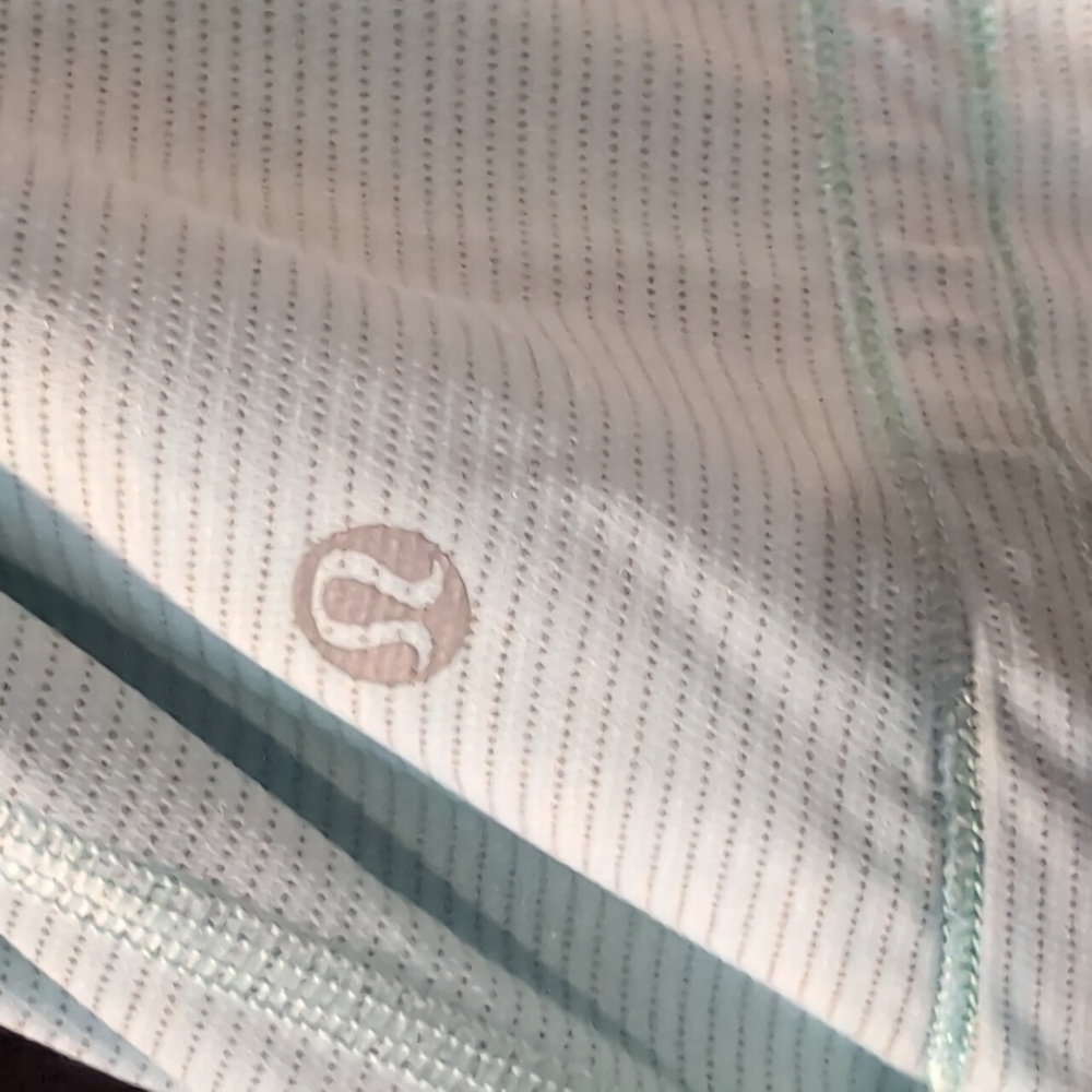 Lululemon Racerback Built In Bra Tank - Picture 2 of 8